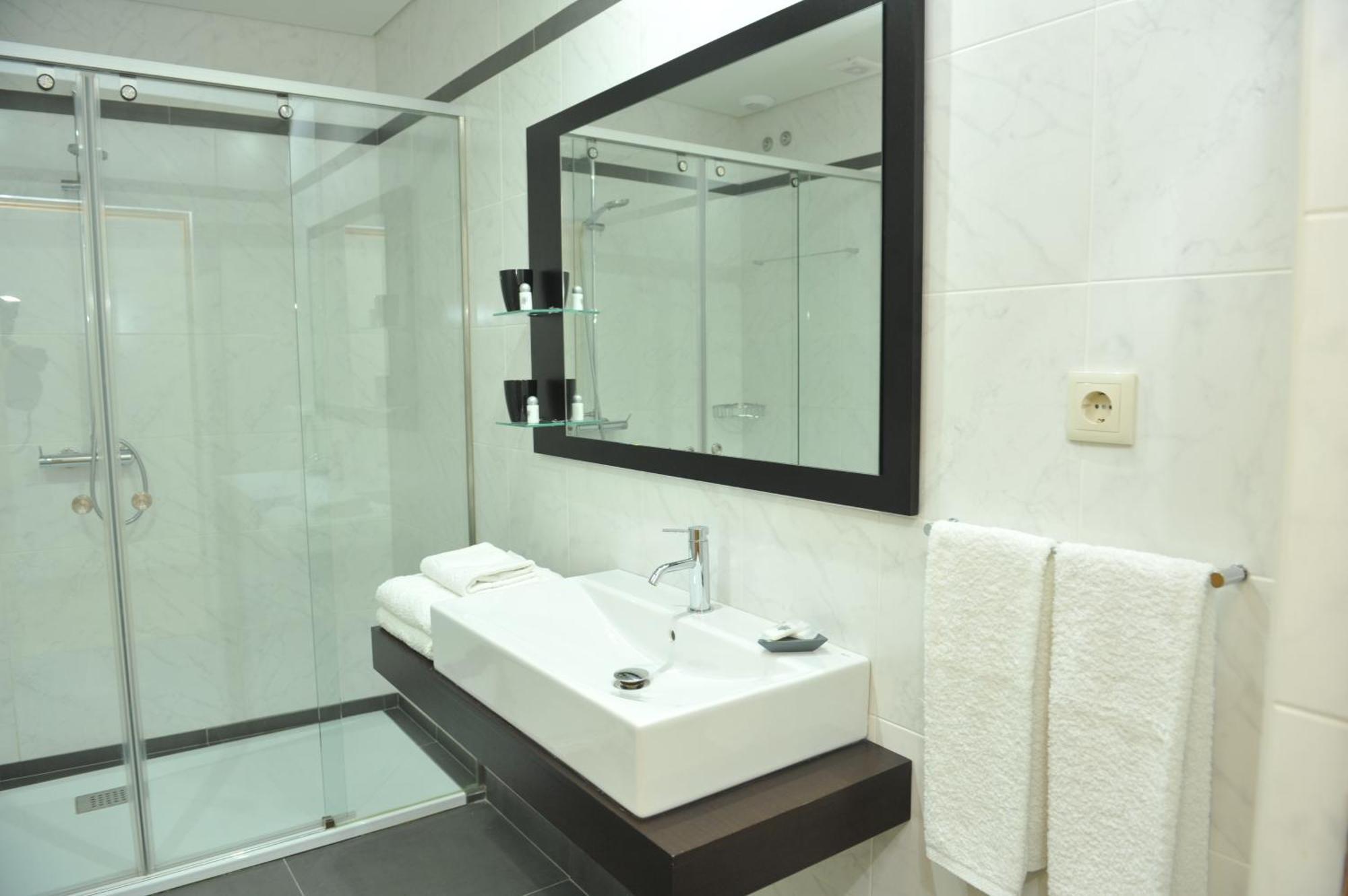 Pensao Santo Antonio Hotel วีลาโนวา เจ ฟามาลีเกา ภายนอก รูปภาพ